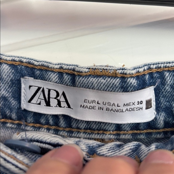 Zara Stylish Denim Frayed Hem Denim Skirt - Picture 3 of 4